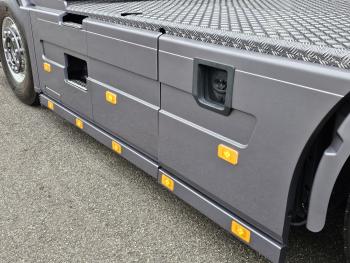 FH400 4X2 / SPECIAL / SHOWTRUCK